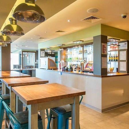 Premier Inn Уинчестър Екстериор снимка