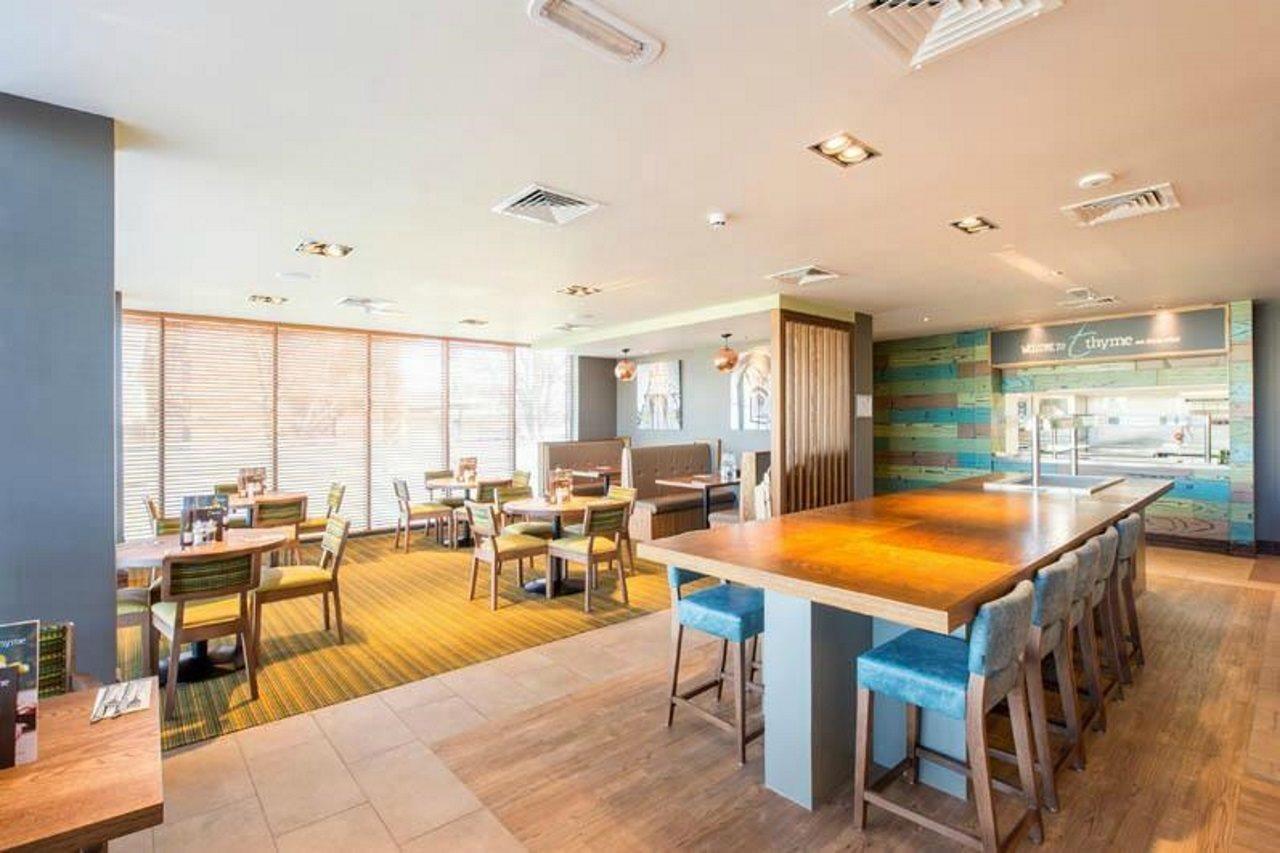 Premier Inn Уинчестър Екстериор снимка