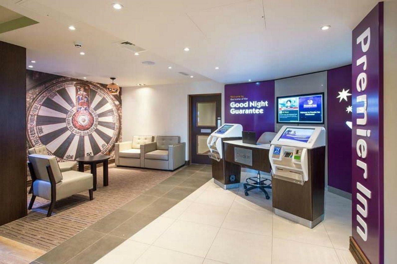 Premier Inn Уинчестър Екстериор снимка